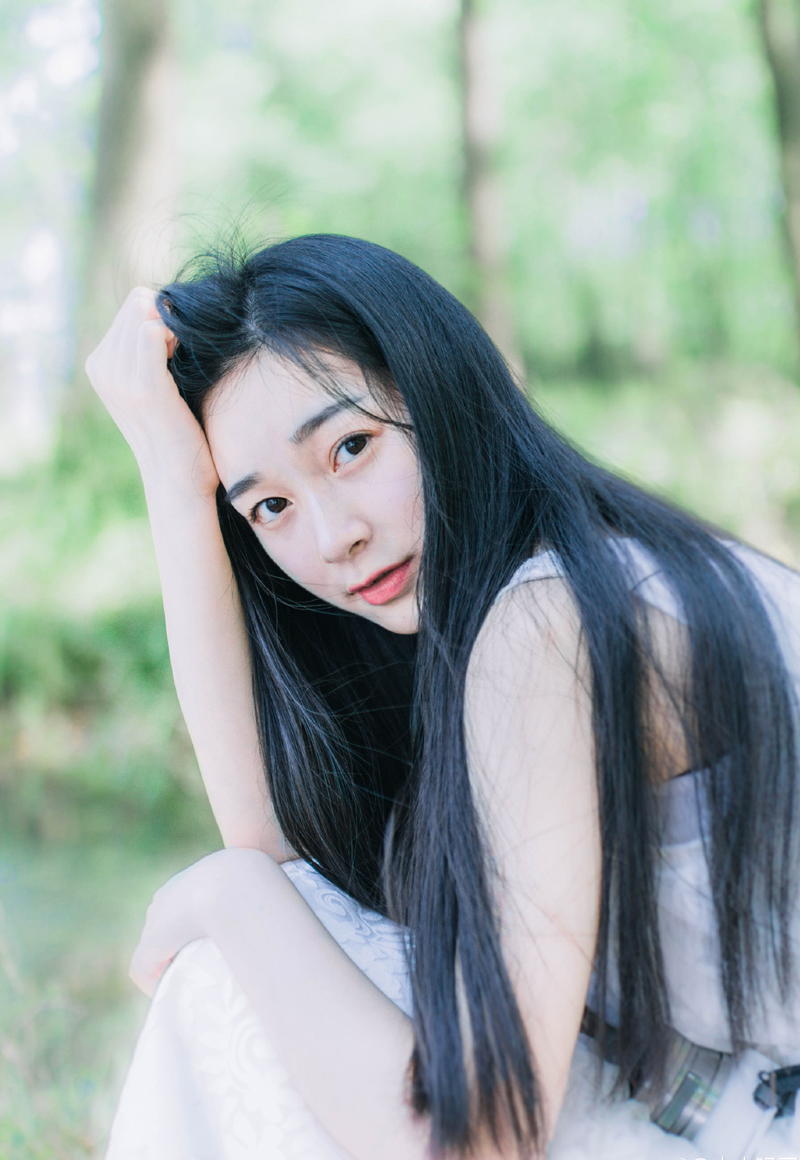 “是。”夜鹰向着大乔小乔微微一礼，很快消失在门外。